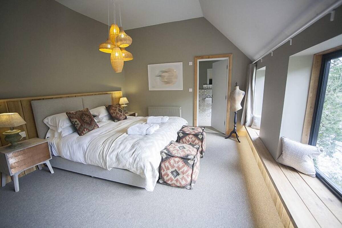 Double Room ( Large) | Hypo-allergenic bedding available, desk, iron/ironing board (on request)
