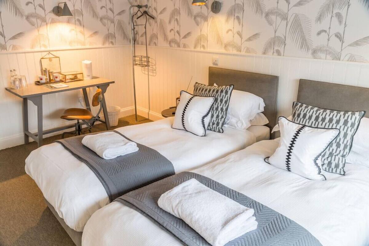Standard Double Room | Hypo-allergenic bedding available, desk, iron/ironing board (on request)