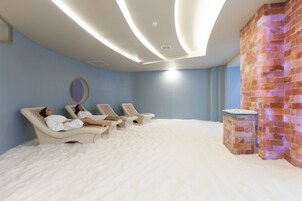 Couples treatment rooms, sauna, hot tub, steam room, Turkish bath