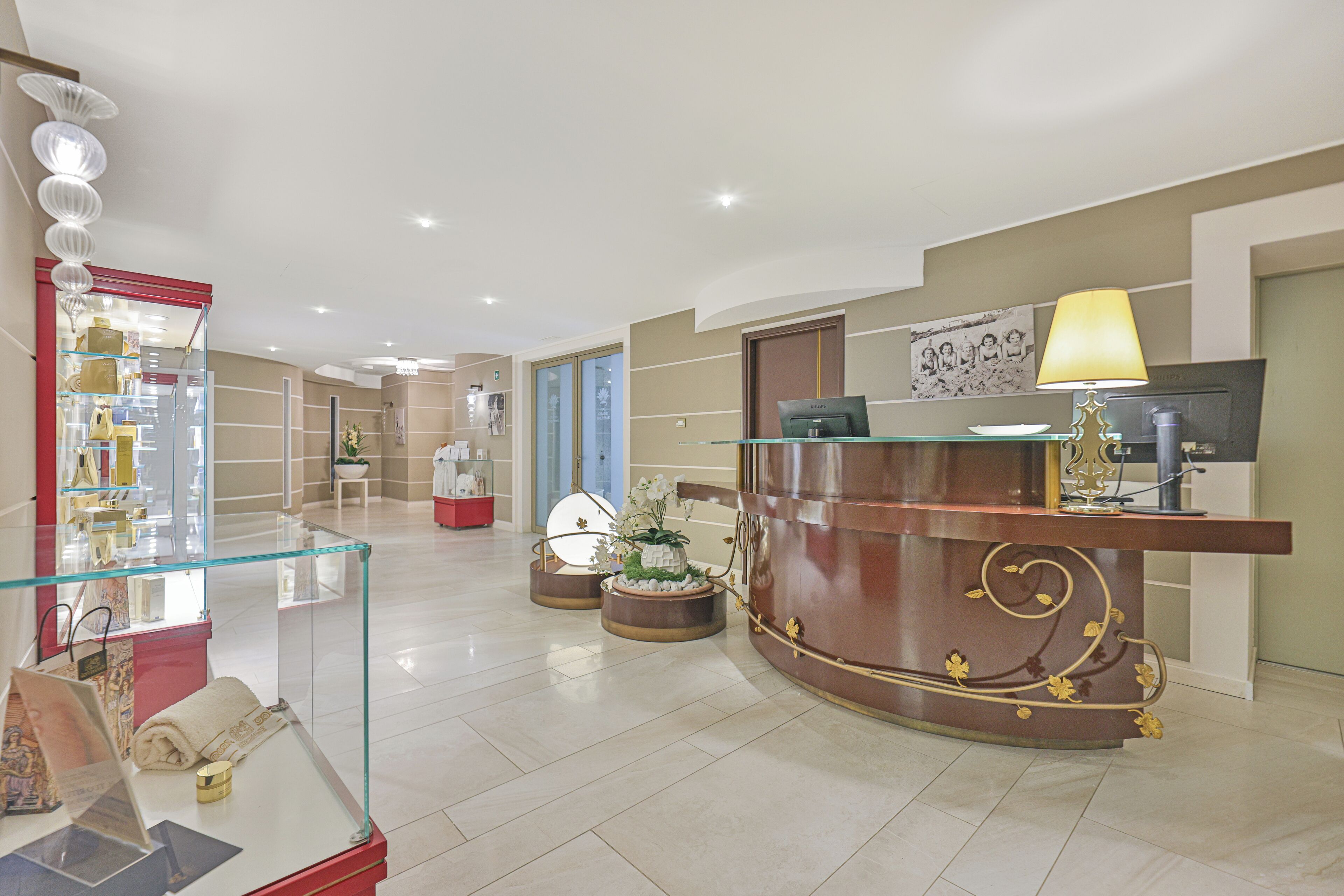 couples treatment room(s), sauna, hot tub, steam room