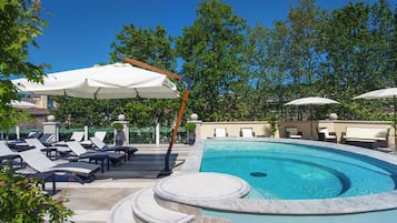 Indoor pool, seasonal outdoor pool, pool loungers