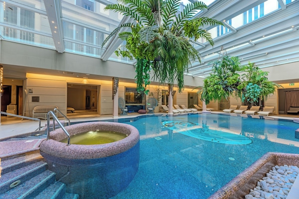 BehandlungsrĂ€ume fĂŒr Paare, Sauna, Whirlpool, Dampfbad