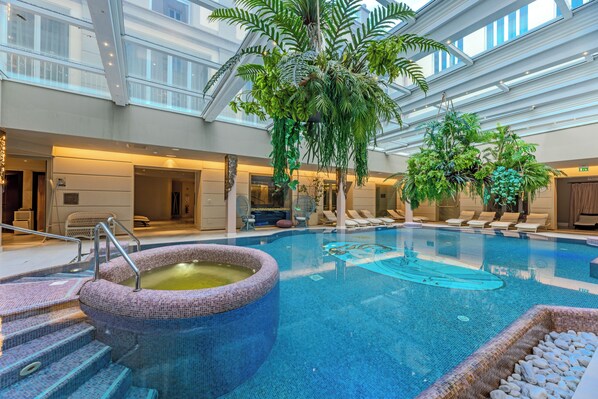 Couples treatment rooms, sauna, hot tub, steam room, Turkish bath