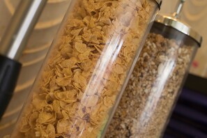 A container filled with cereal flakes. - Hoteles Piedra Alta by De Los Perez (San Andrés Tuxtla)