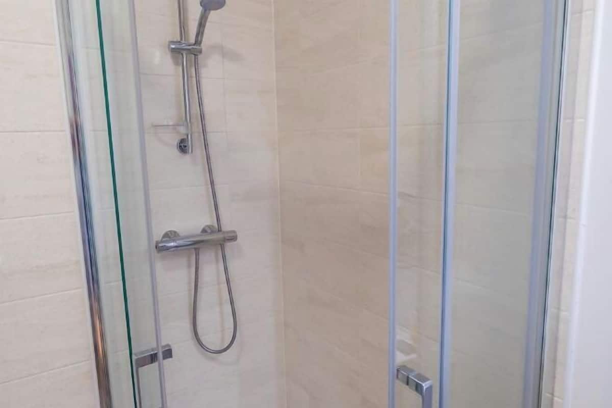 Bathroom | Eco-friendly toiletries, towels