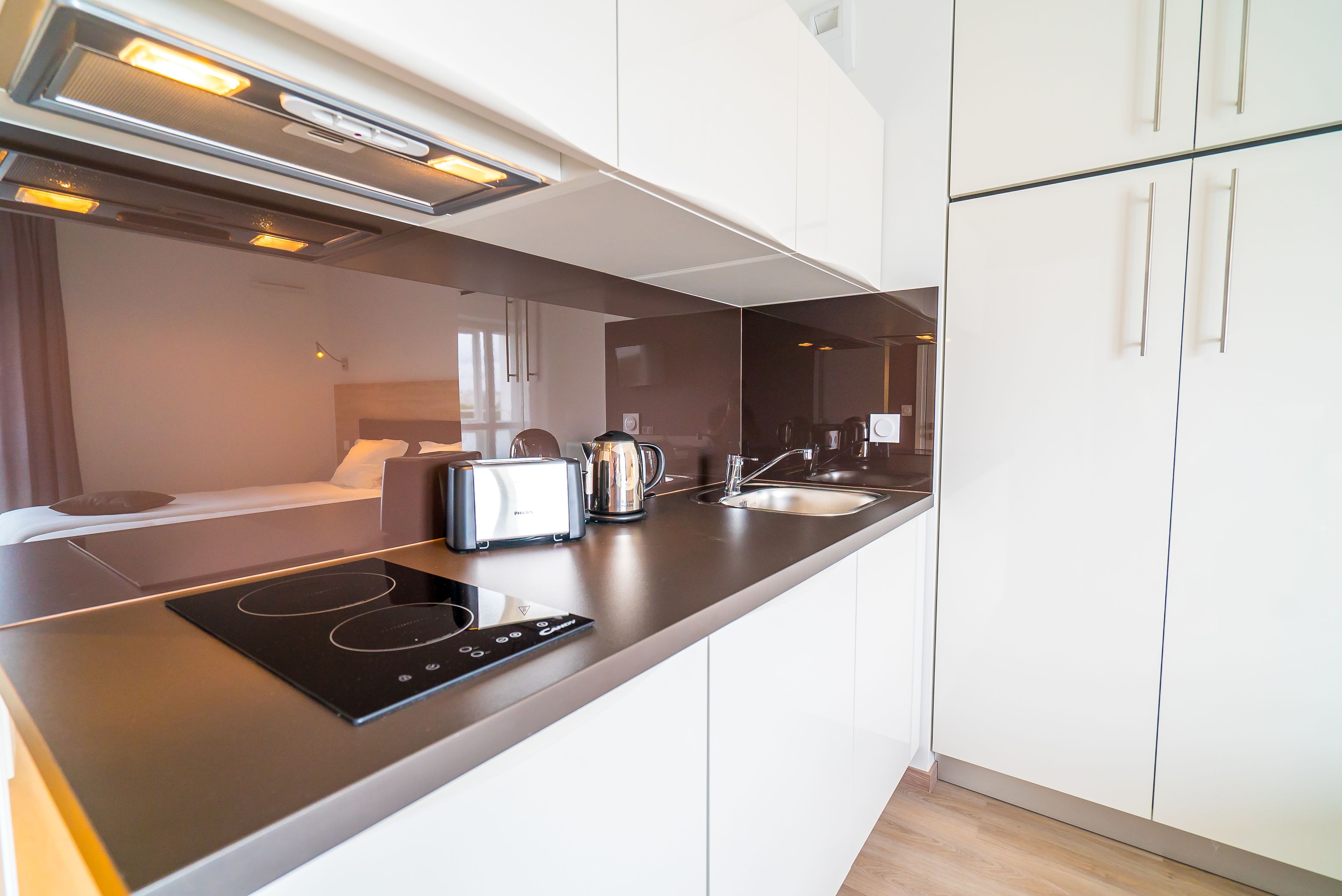 COMFORT STUDIO (SINGLE BEDS) | Private kitchenette | Fridge, microwave, stovetop, cookware/dishes/utensils