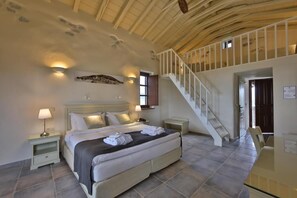 Superior-huone | Select Comfort -patjalliset sängyt, minibaari, tallelokero huoneessa