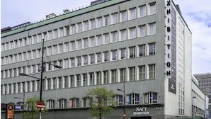 A multi-story building with a sign reading "XHIBITION" and "360 XHIBITION". - Prize by Radisson, Xhibition Bergen City (Bergen)