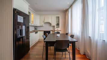 Apartment, 1 Bedroom | Private kitchenette