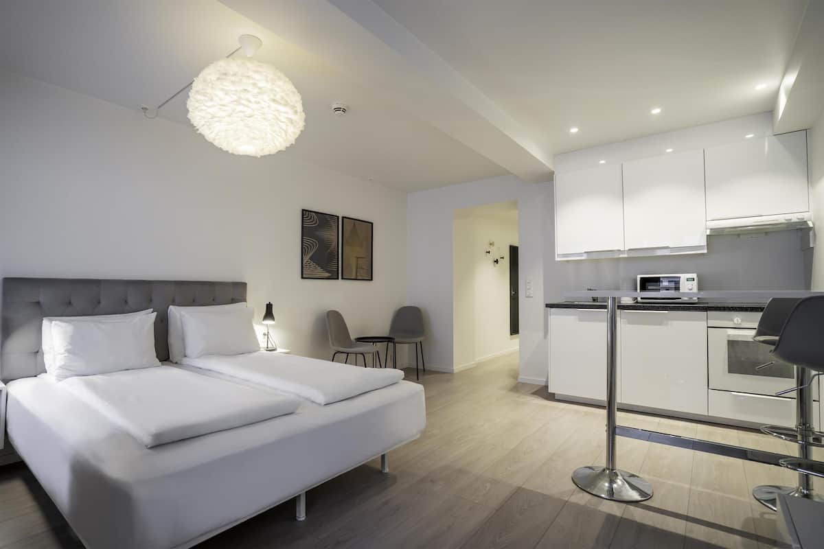 Studio | Literie de qualité, lit avec matelas à plateau-coussin