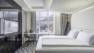 Superior kamer, uitzicht op de stad | Luxe beddengoed, pillowtop-bedden, verduisterende gordijnen