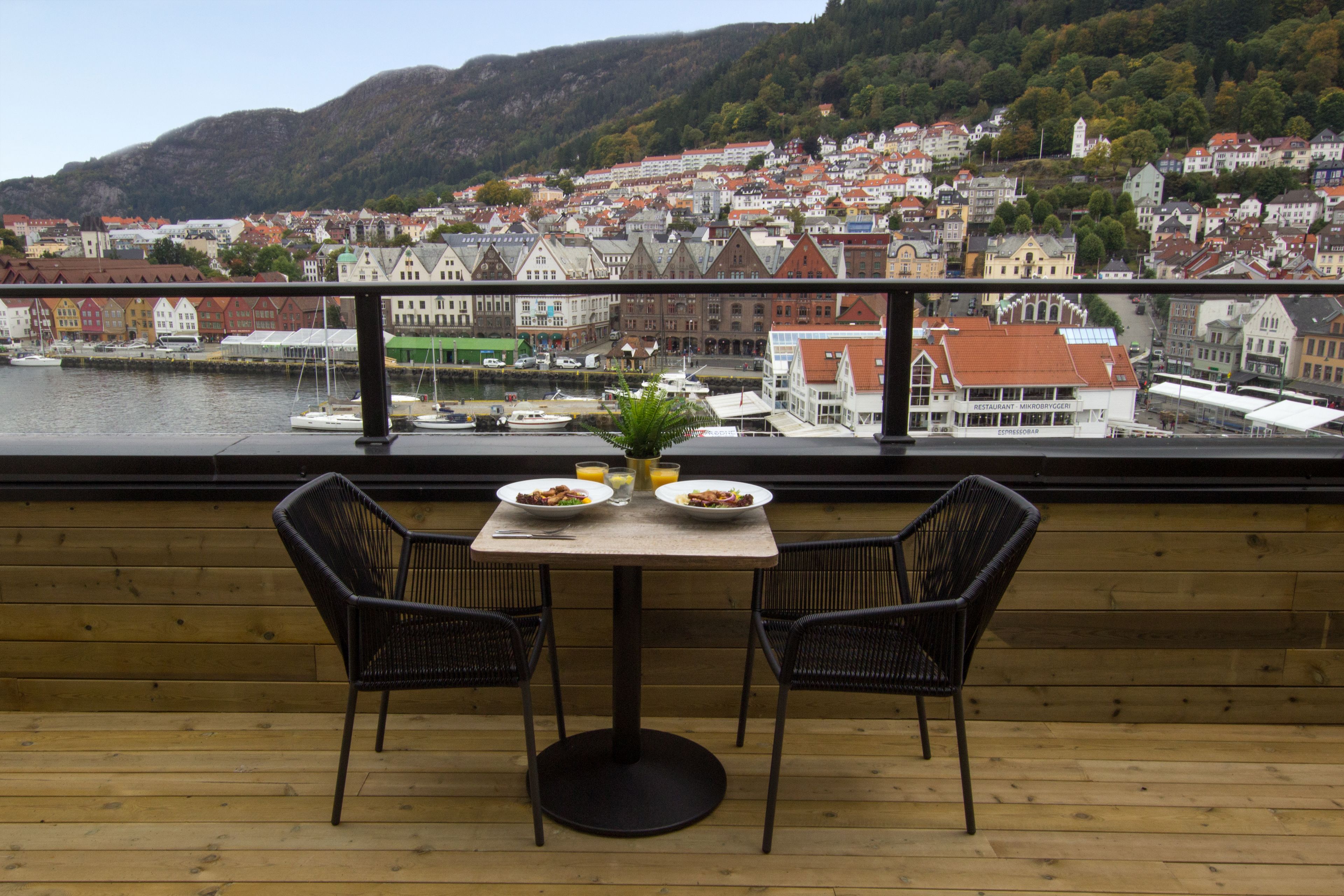 Suite junior, Terraza, vista al puerto | Terraza o patio