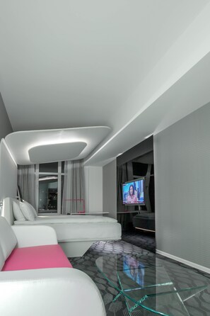 Premium bedding, pillow-top beds, individually decorated - Magic Kloverhuset Harbour Hotel, a member of Radisson Individuals (Bergen)