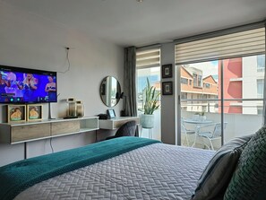1 bedroom, premium bedding, down duvets, Select Comfort beds - PLAZA FOCH Area - APARTMENTS with Balcony (Quito)