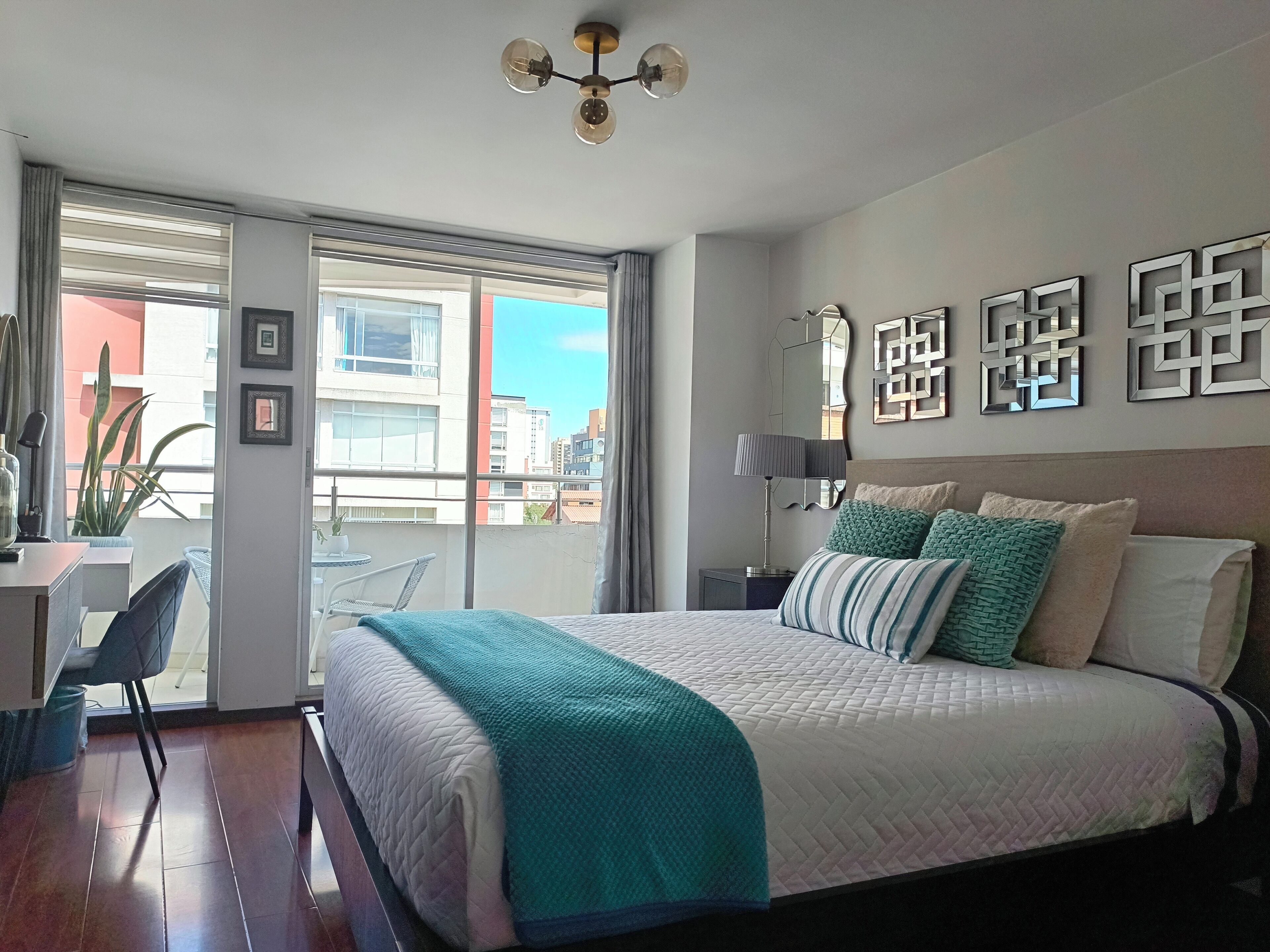 HOME with Balcony + 3 Beds - 6th FLOOR
