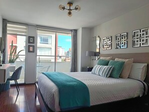 HOME with Balcony + 3 Beds - 6th FLOOR | 1 quarto, roupas de cama premium, edredons de pluma