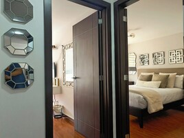 1 bedroom, premium bedding, down duvets, Select Comfort beds