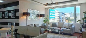 PLAZA FOCH Area - APARTMENTS with Balcony