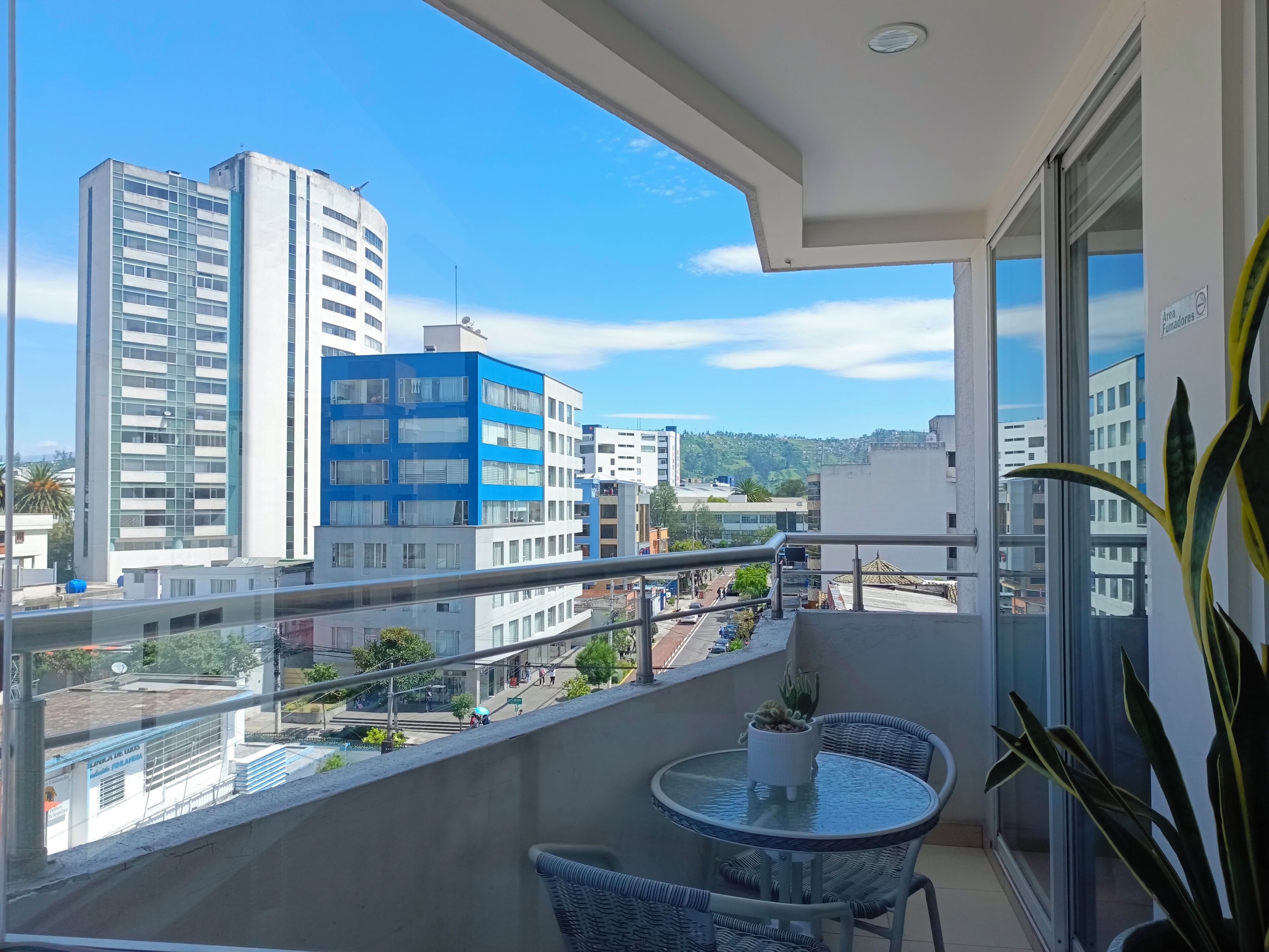 HOME with Balcony + 3 Beds - 6th FLOOR | Kameruitzicht