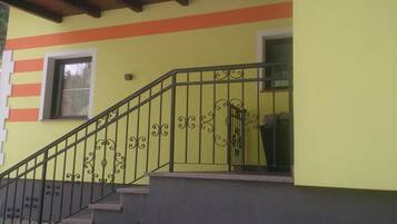 Pintu masuk hartanah