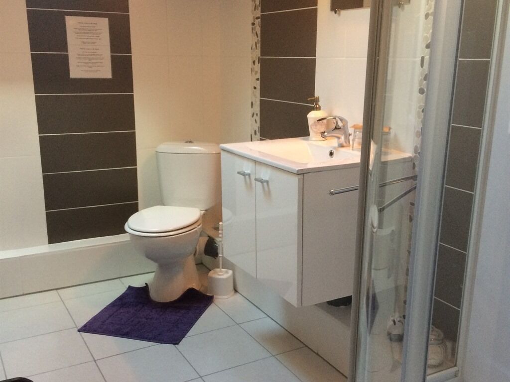 standard double or twin room, ensuite | bathroom | hair dryer, towels, soap, shampoo