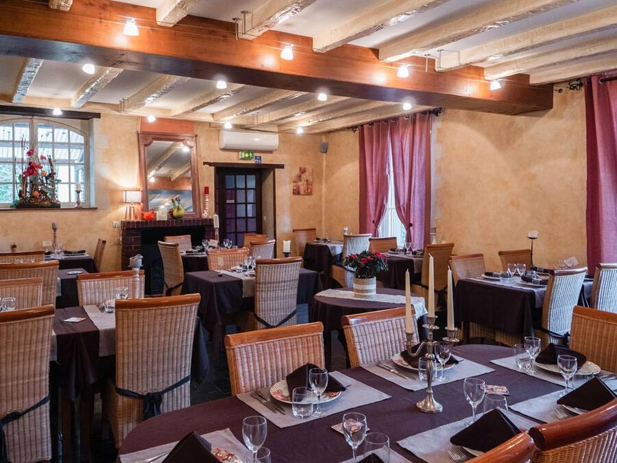 Lunch and dinner served, French cuisine