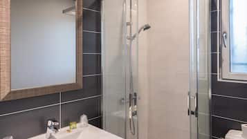 Deep-soaking bathtub, free toiletries, hair dryer, towels
