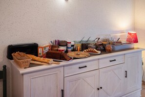 Ze serveren er lunch en diner 
