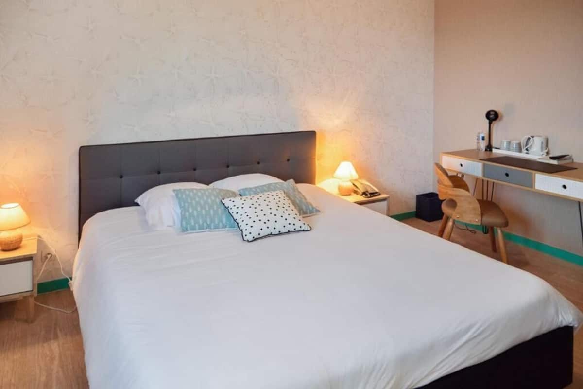 Desk, free WiFi, bed sheets