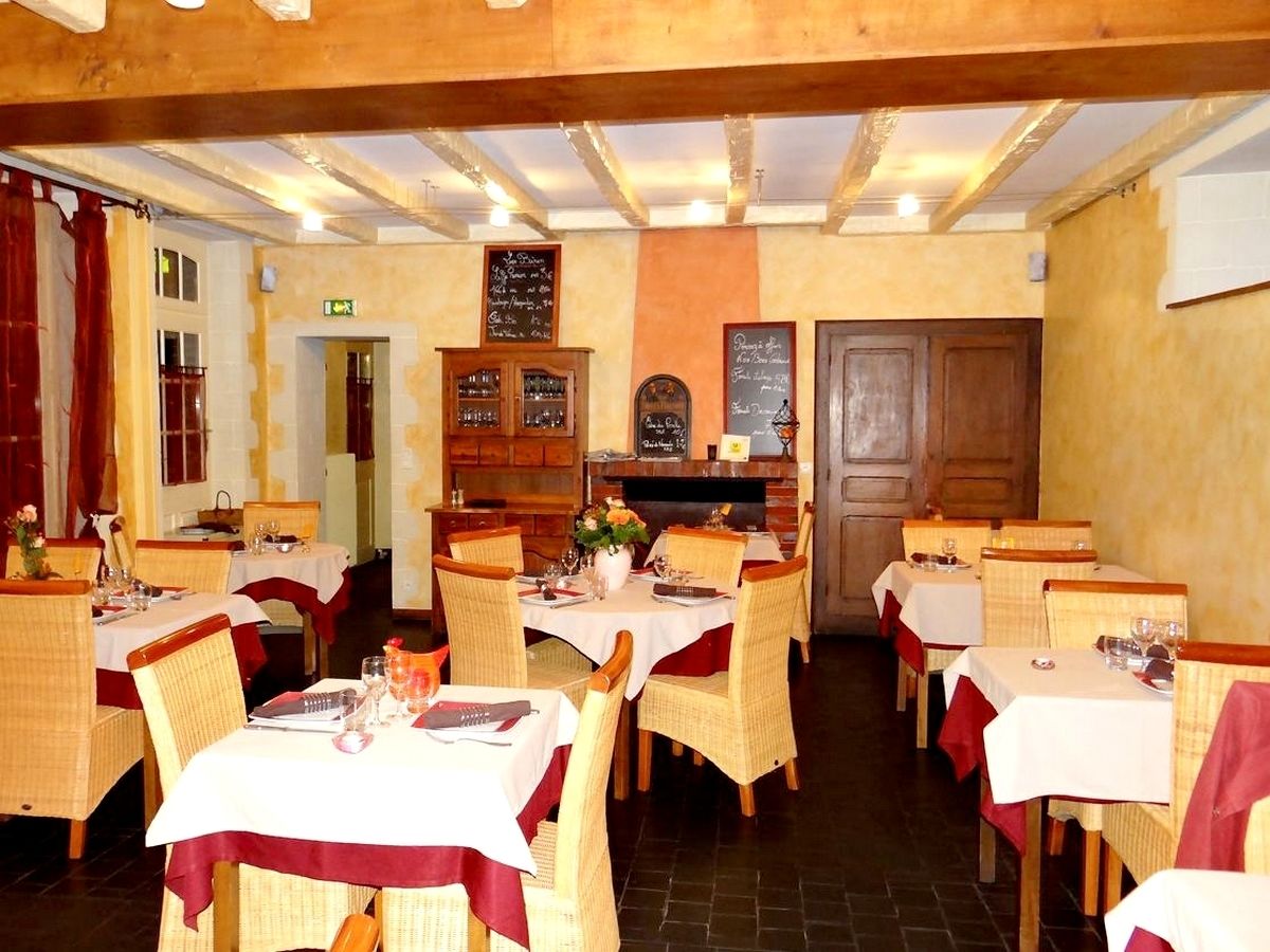 Déjeuner et dîner servis sur place, spécialités Cuisine française