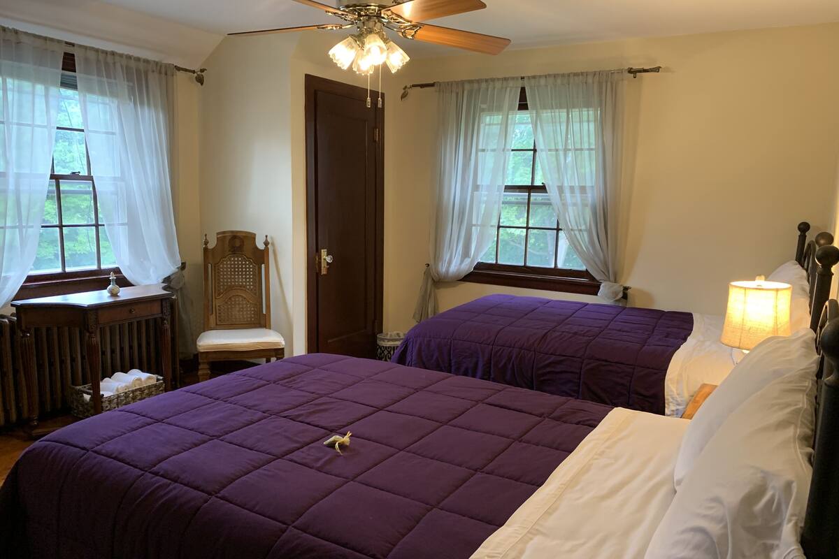 1 bedroom, iron/ironing board (on request), WiFi (free), bed sheets