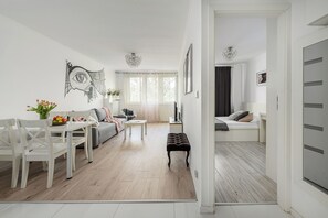 1 bedroom, desk, iron/ironing board, free WiFi - ShortStayPoland Aleje Jerozolimskie B13 (Warsaw)