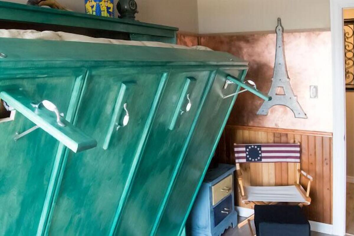 Quarto (Cmr. Starbuck's Berth)