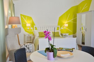 Ropa de cama de alta calidad y minibar 