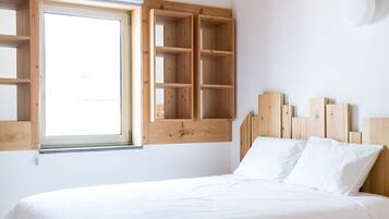 Deluxe-Maisonette, 3 Schlafzimmer | Individuell dekoriert, individuell eingerichtet, Schreibtisch