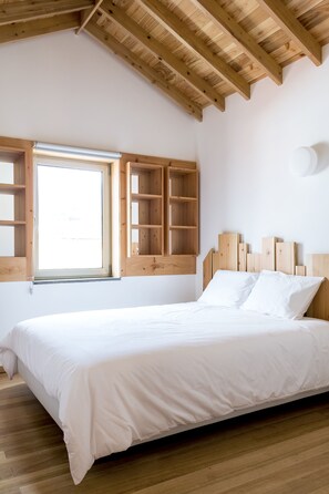 Deluxe Duplex, 3 Bedrooms | Individually decorated, individually furnished, desk, laptop workspace - Porto Pim Bay (Horta)