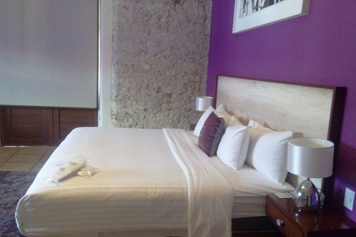 Luxury Double Room, 1 King Bed | Minibar, in-room safe, iron/ironing board (on request), WiFi (free)