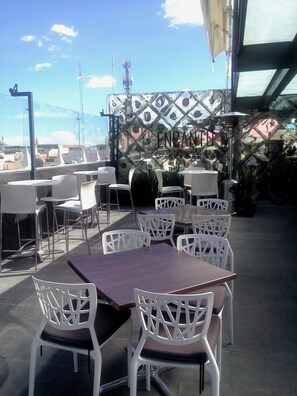 Outdoor dining - El Encanto (Puebla)