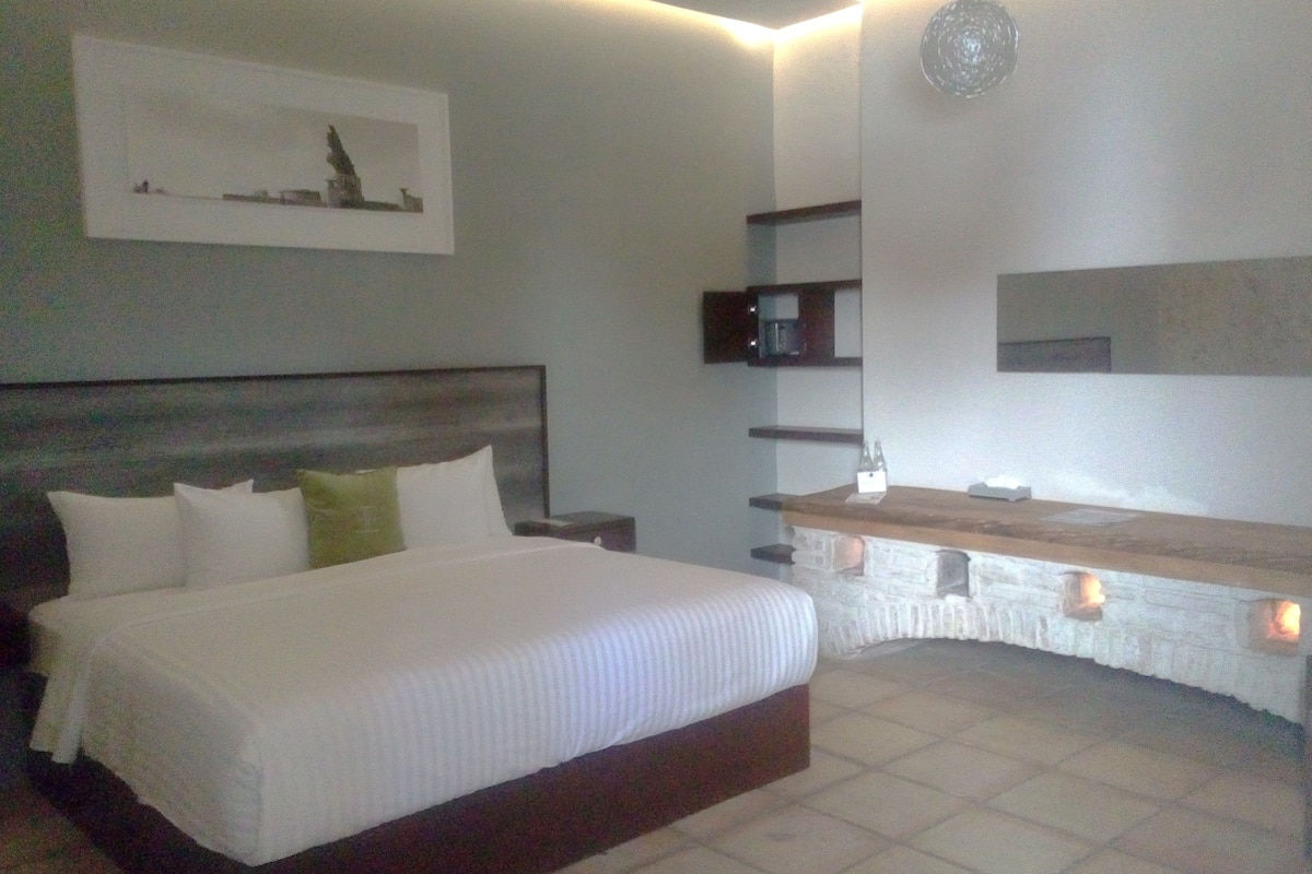 Junior Suite, 1 Bedroom | Minibar, in-room safe, iron/ironing board (on request), WiFi (free)