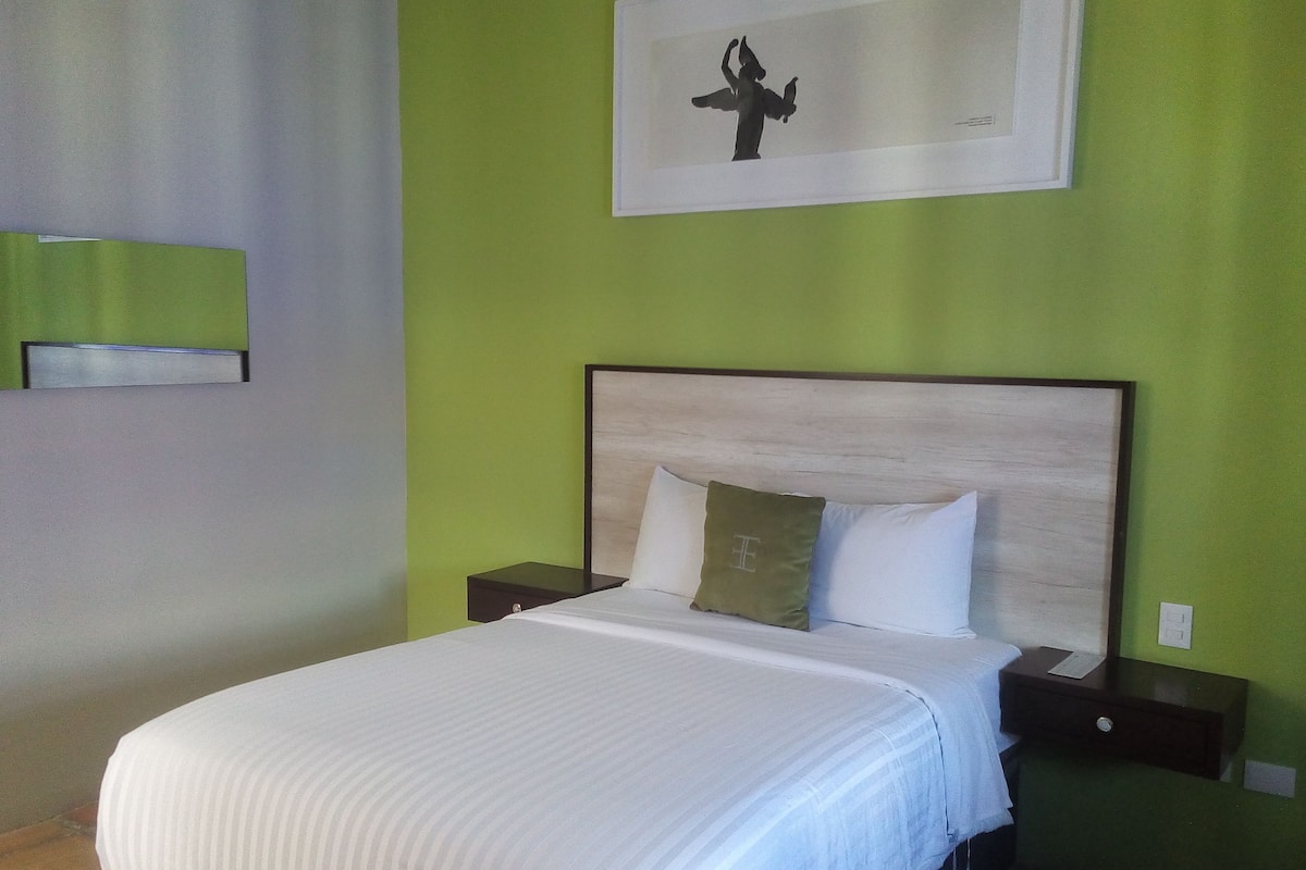 Loft estándar, 1 cama matrimonial | 1 habitación, minibar y caja de seguridad en la habitación