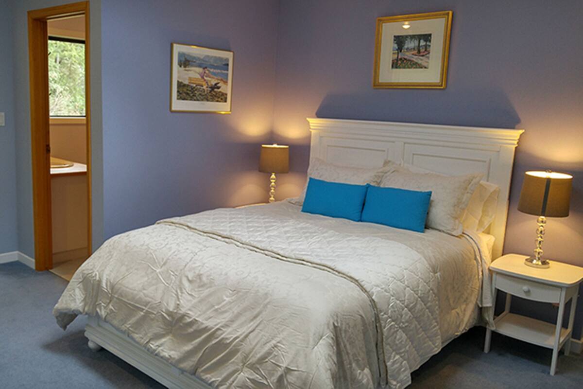 Chambre Supérieure, 1 chambre, salle de bains attenante, vue montagne | Équipements de la chambre