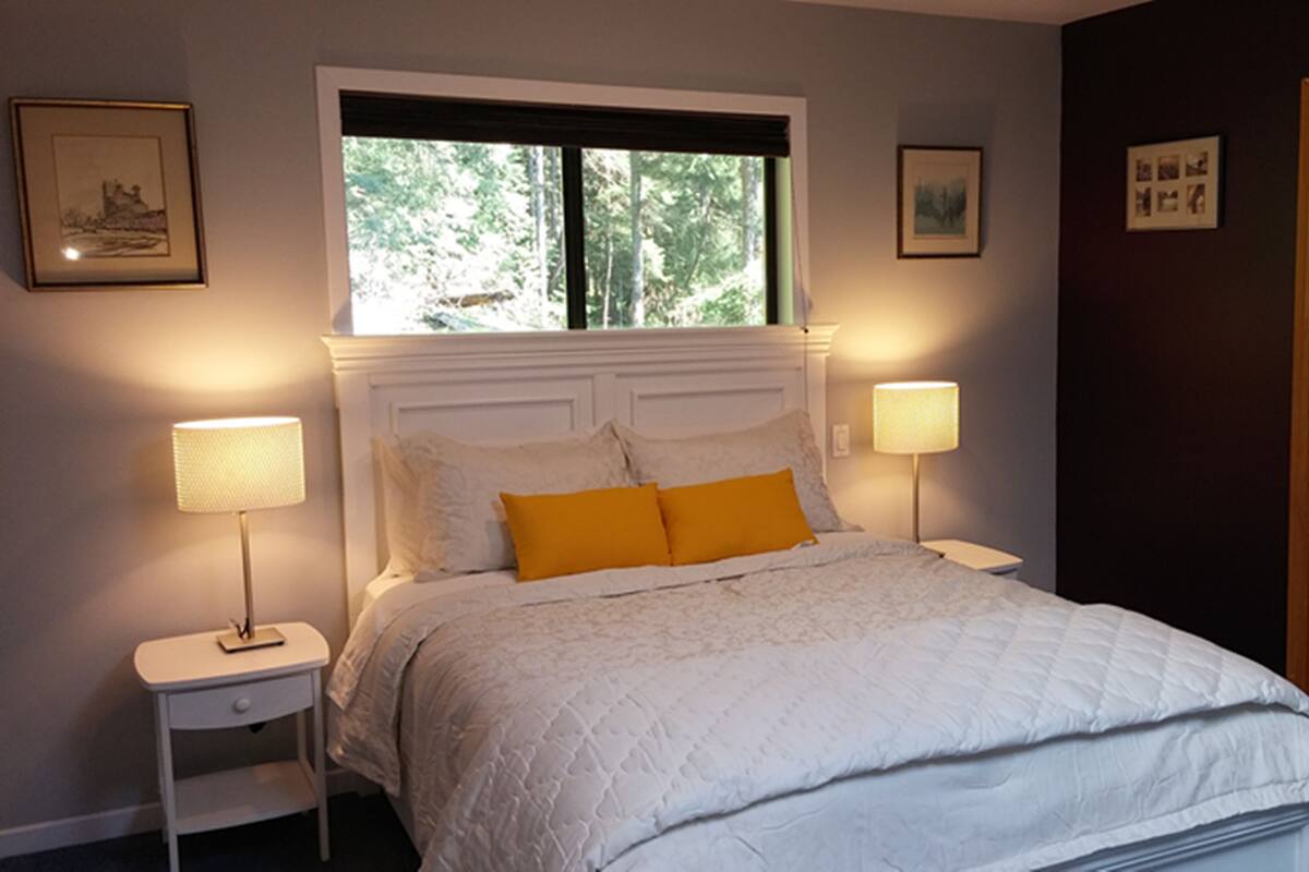 Chambre Romantique, 1 chambre, salle de bains attenante, côté montagne