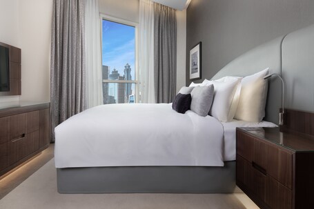 Radisson Blu Hotel Dubai Waterfront - Image 39