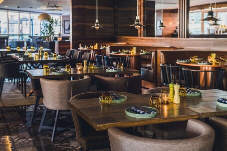 Radisson Blu Hotel Dubai Waterfront - Image 124