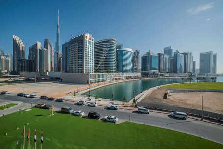 Radisson Blu Hotel Dubai Waterfront - Image 27