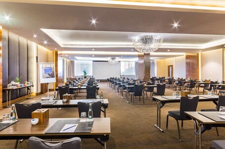 Radisson Blu Hotel Dubai Waterfront - Image 258