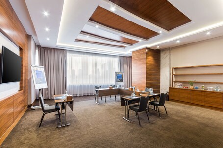Radisson Blu Hotel Dubai Waterfront - Image 166