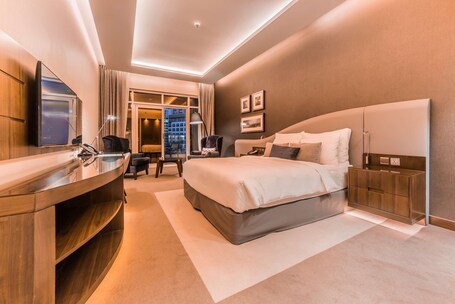 Radisson Blu Hotel Dubai Waterfront - Image 14