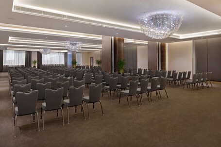 Radisson Blu Hotel Dubai Waterfront - Image 245