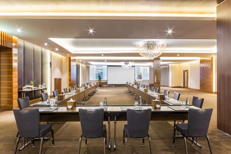Radisson Blu Hotel Dubai Waterfront - Image 168